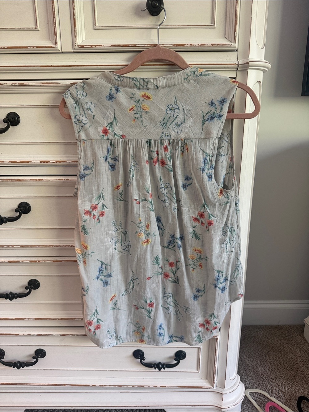 torrid Light Gray Floral Button-Front Sleeveless Top
